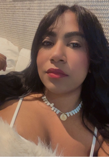Luna, live on camera for video chat with women from Dominican Republic